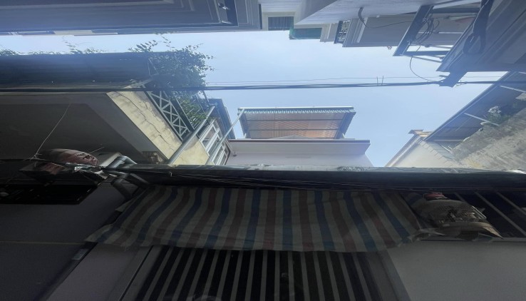 Bán nhà Hồ Sen Vĩnh Ninh, Thanh Trì, 3 tầng x 40m2, 100m ra ô tô tránh, 3.95 tỷ